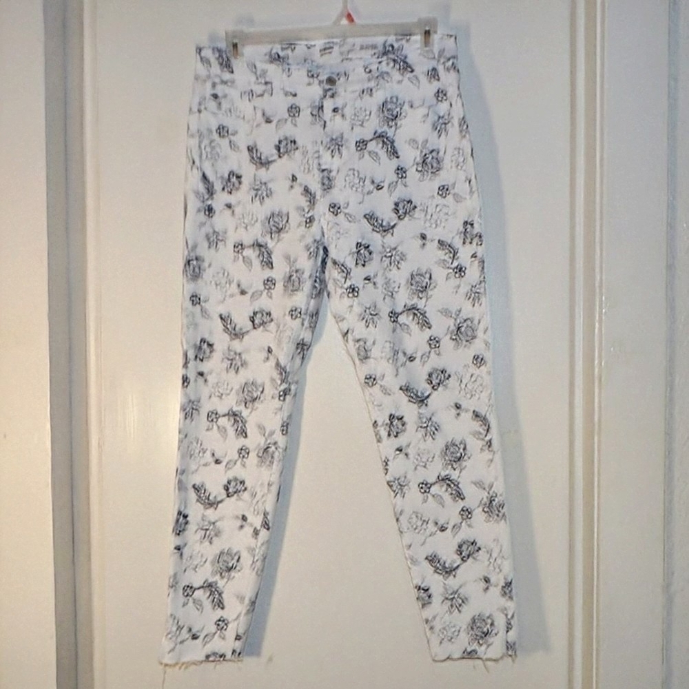 KENSIE The Ultimate High-Rise White & Navy Blue Floral Print Skinny Jeans - Picture 2 of 8